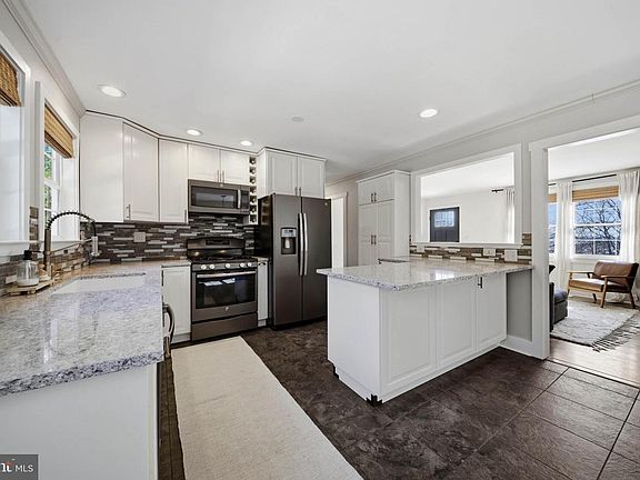 4th image of 10519 Samona Ave