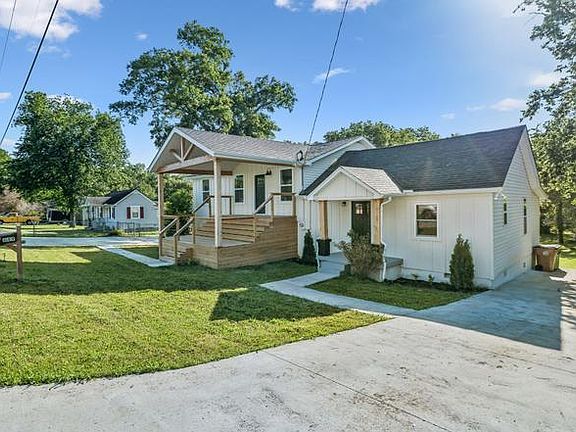 3rd image of 849 Denson Ave E