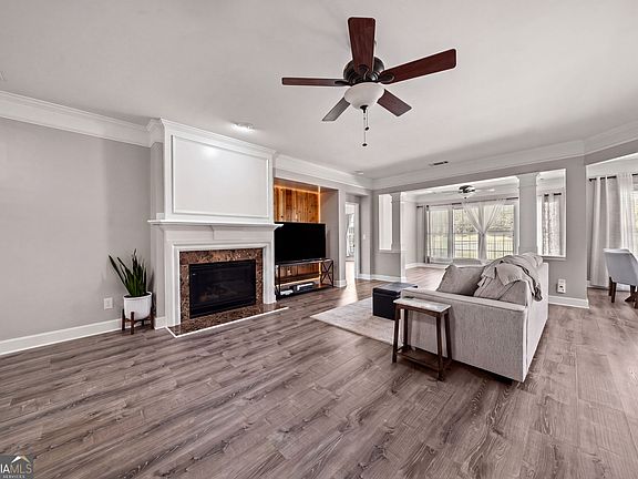 5th image of 421 Beacon Ct