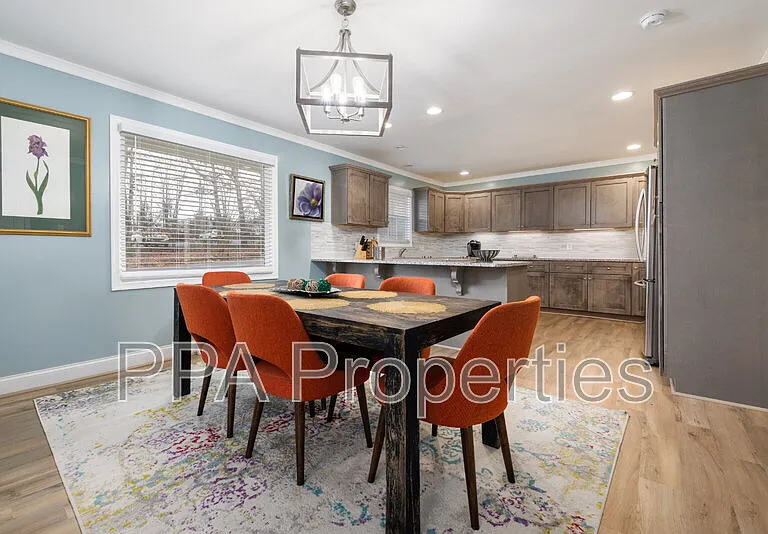2404 Francis St — Photo 14