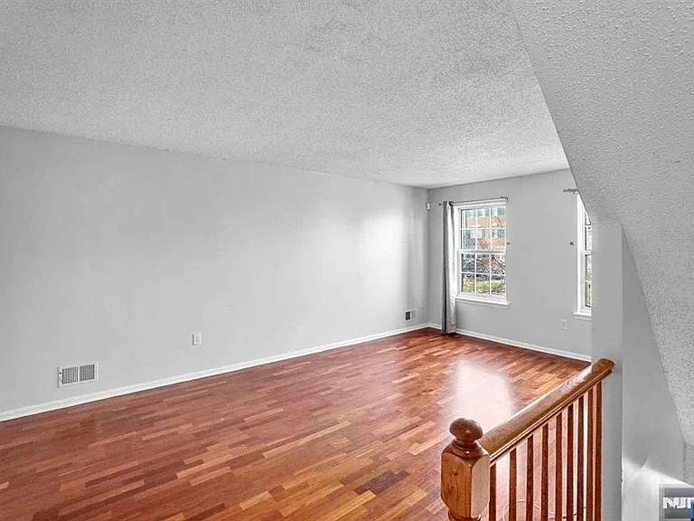 100 Callahan Ct — Photo 7
