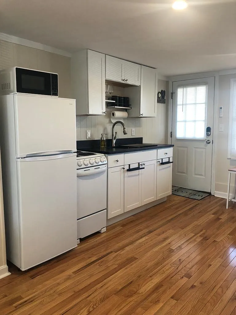 78 E Grand Ave — Photo 3