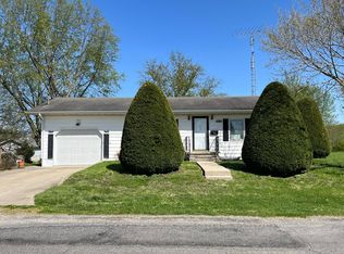 729 S West St, Carlinville, IL