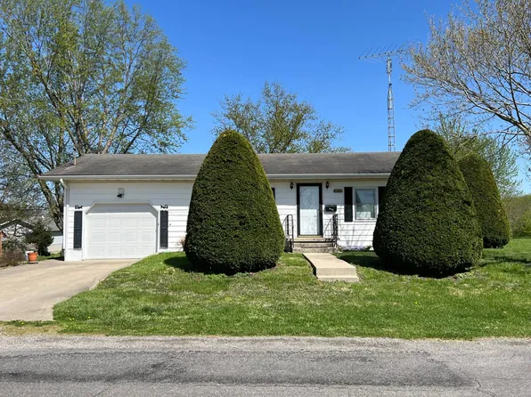 729 S West St, Carlinville, IL 62626