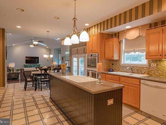 5th image of 20500 Woodbridge Dr