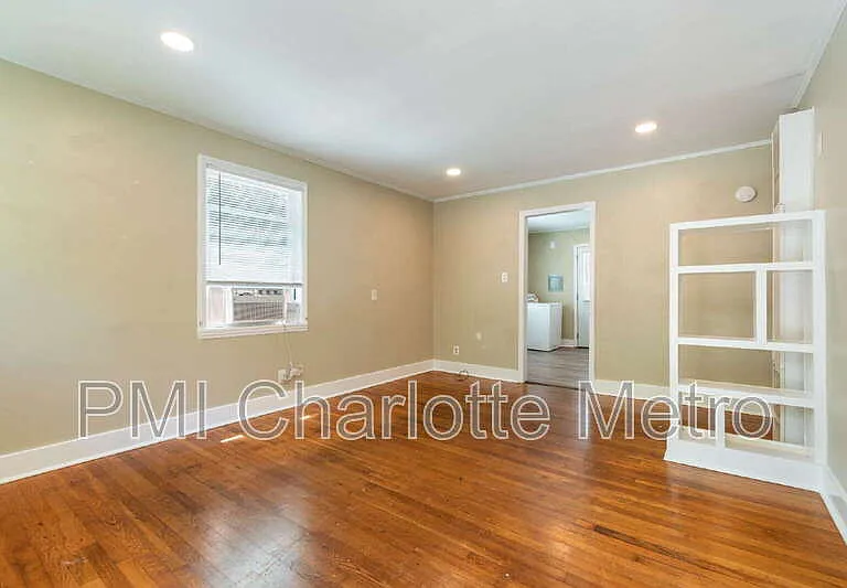 1733 Academy St — Photo 3