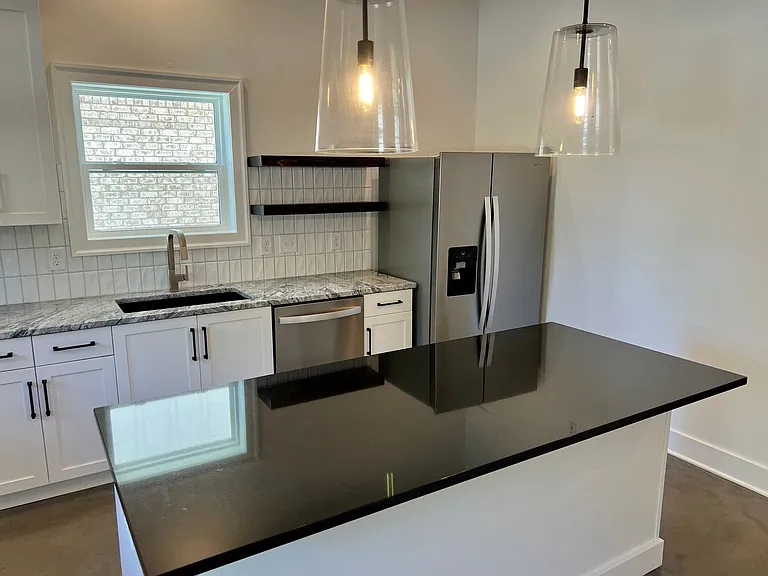 904 N Maple St — Photo 10