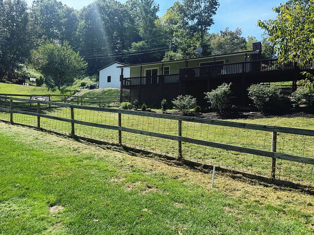 390 Hickory Hill Dr - Property Image