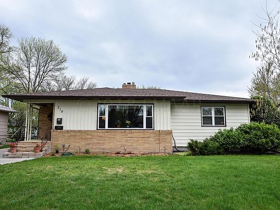 3rd image of 210 21st Ave N