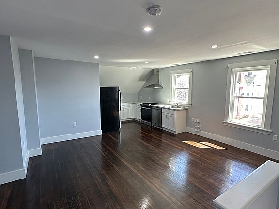 3rd image of 16 Spring St Floor 3
