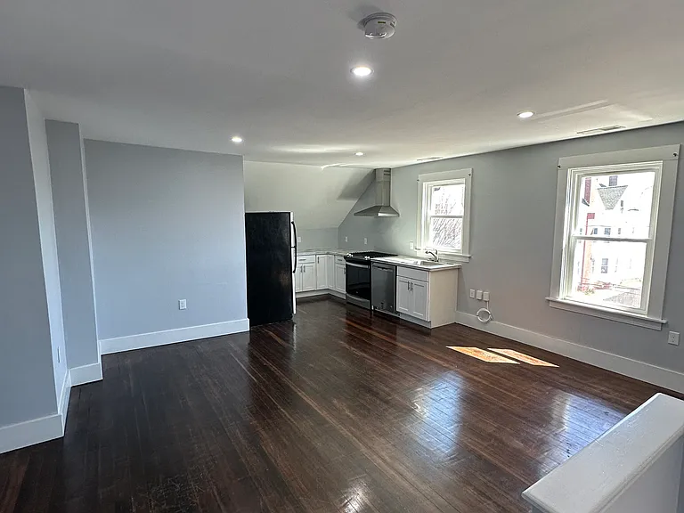 16 Spring St #3 — Photo 3
