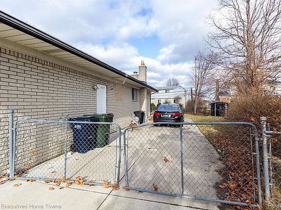 5th image of 36218 Allison Dr