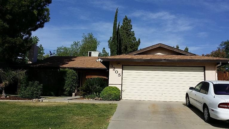 2nd image of 3205 Oakridge Dr