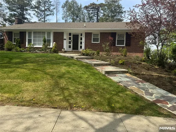 493-495 Berkeley Ave, Orange, NJ 07050