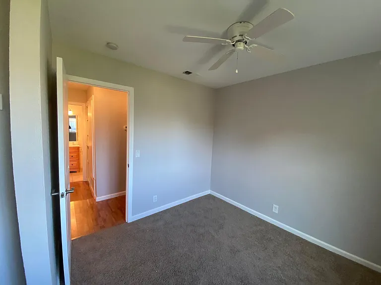124 Danvers Ct — Photo 13