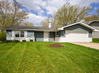 2S160 Kent Rd, Glen Ellyn, IL 60137