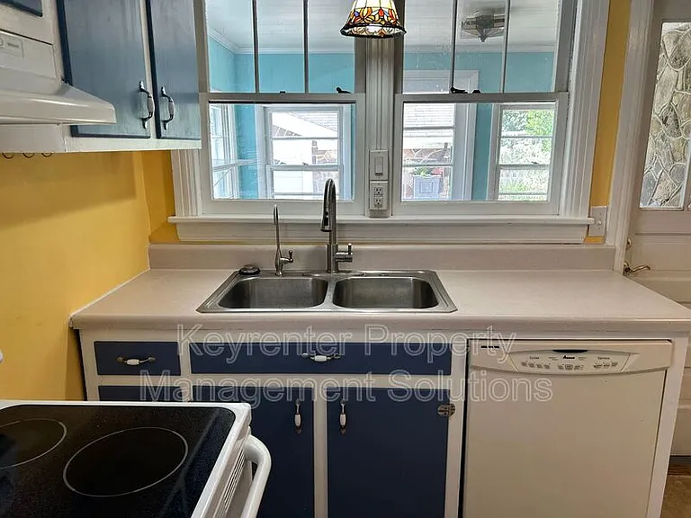 3922 Churchville Ave — Photo 23