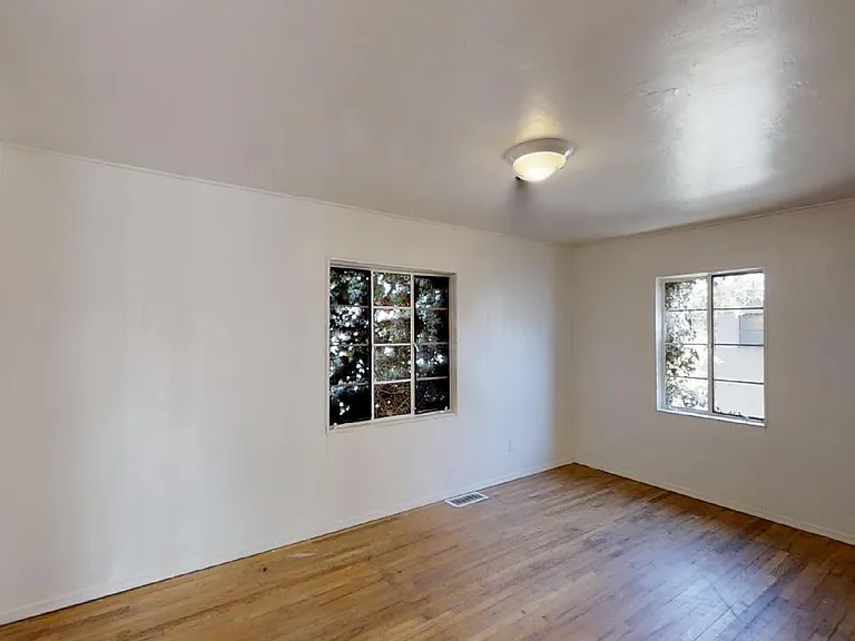 Super Cool Mid-Century Modern East Nob Hill Penthouse Suite with Views — Photo 11