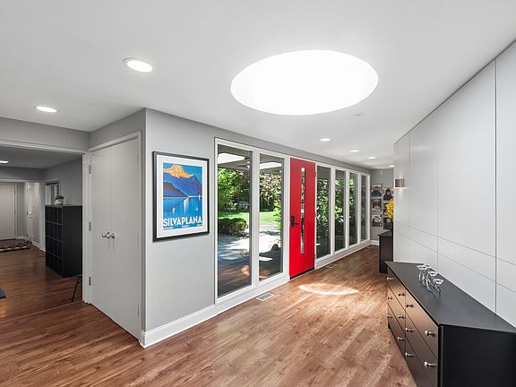 5th image of 3035 Blackthorn Rd