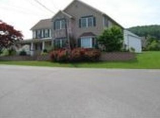 1266 Sheep Hill Rd, East Earl, PA 17519