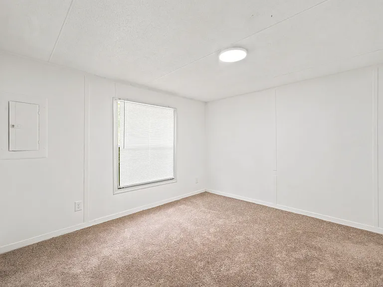 1046 Artic Loop — Photo 10