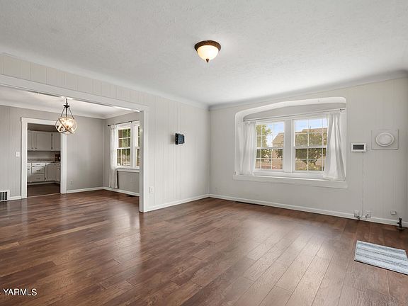 3rd image of 315 S 8th Ave