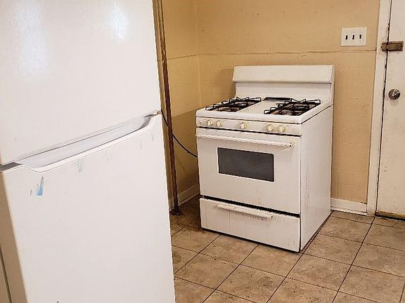 5th image of 815 N 18th St