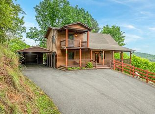 818 Five Forks Dr, Murphy, NC 28906