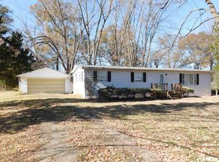 2115 Maplewood Ave, Salem, IL 62881