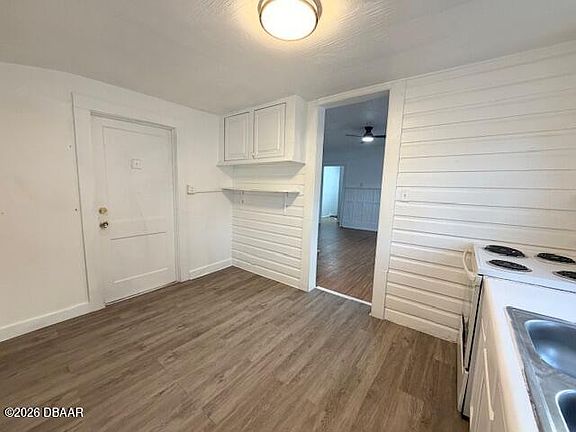 2nd image of 324 N Orange St Unit 1