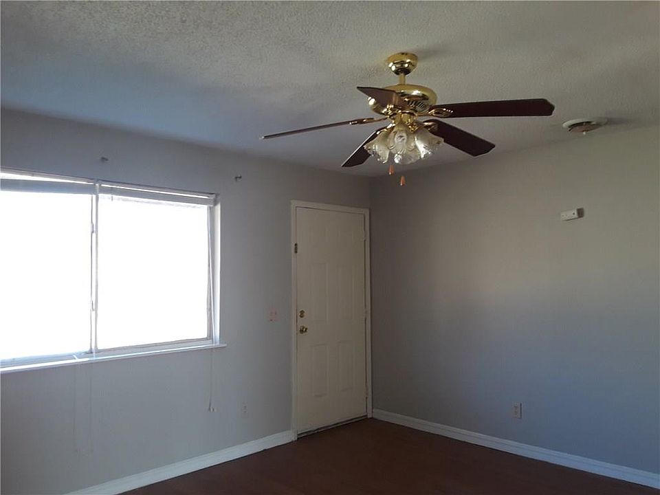 2nd image of 301 Kelli Ave