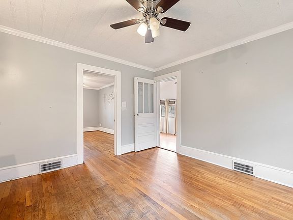 5th image of 303 Edgewood Dr