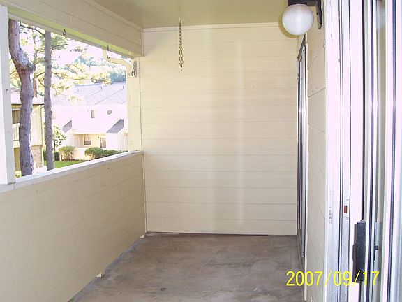huge balcony, patio furniture fits perfectly
