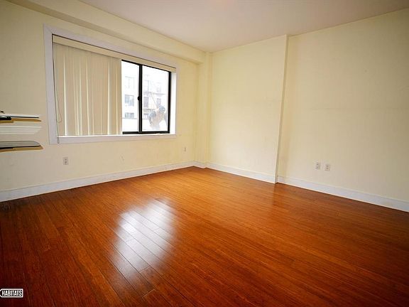 5th image of 2532 30th Dr APT 2C
