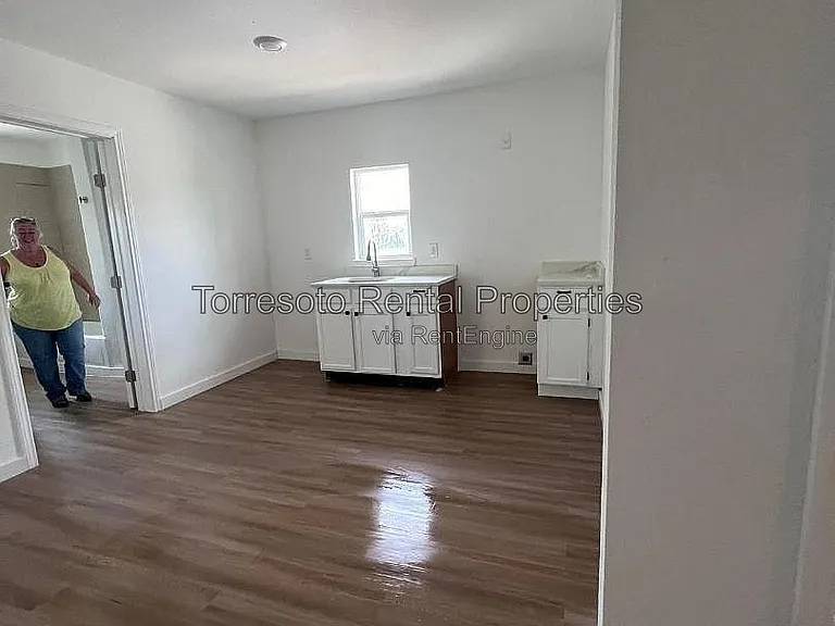 224 W Pyron Ave #C — Photo 10