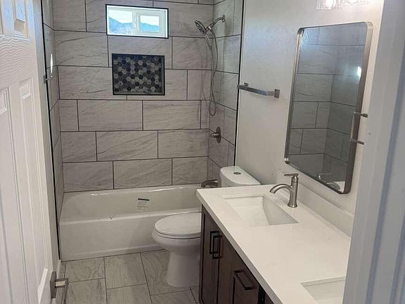 3rd image of 125 Valencia Ct