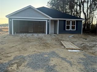 5828 Panther Dr, Hope Mills, NC 28348