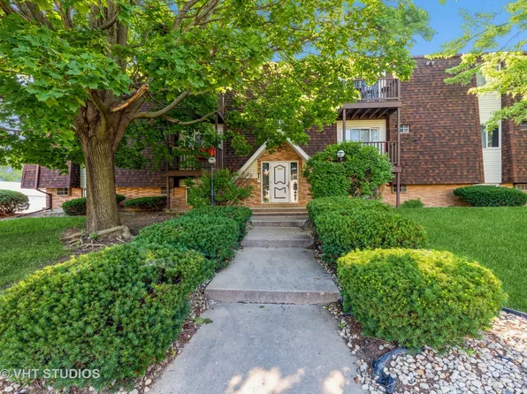1530 Pioneer Rd APT 10, Crest Hill, IL 60403