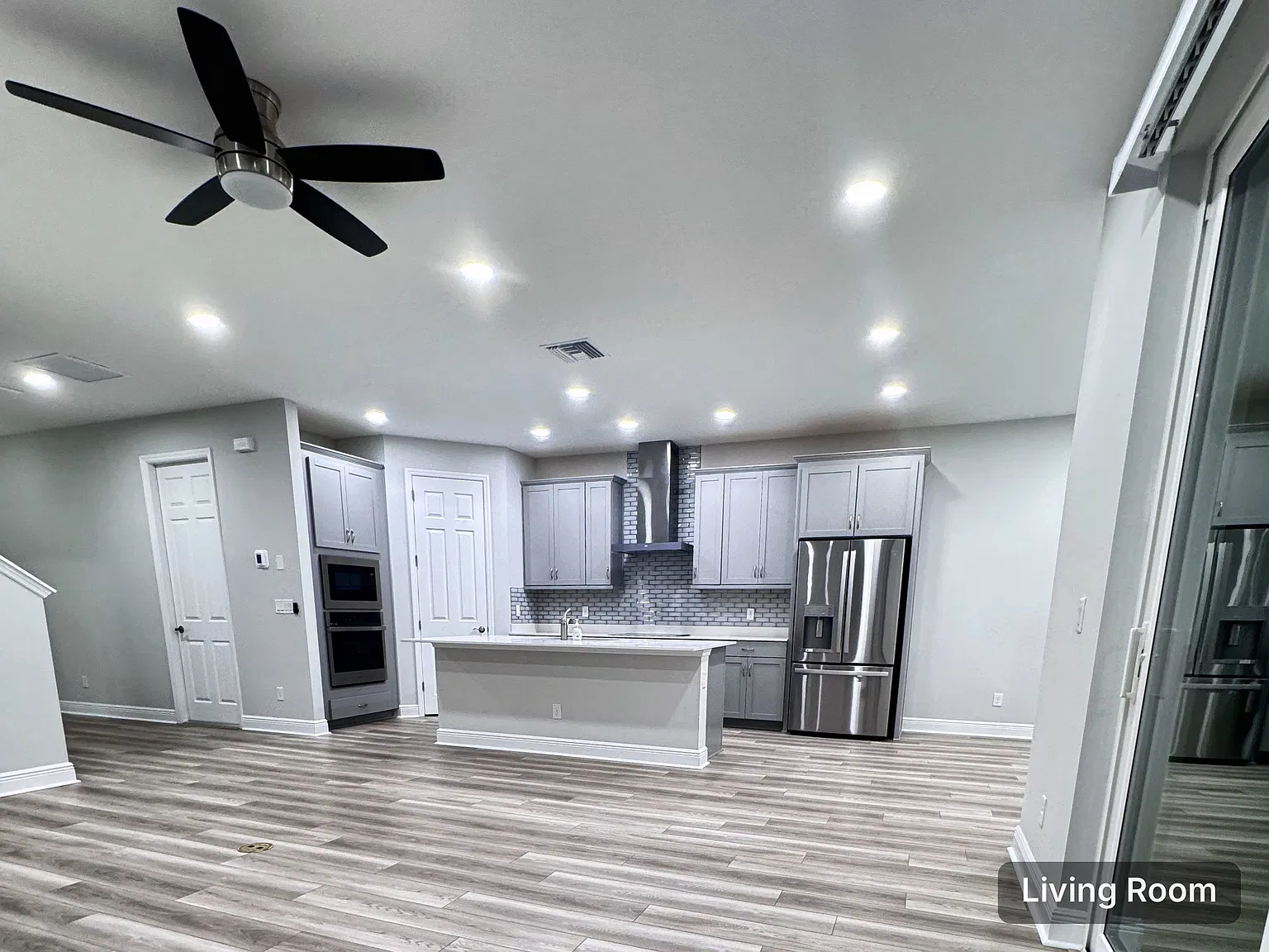 5 bed, 3336 sqft, $4,099 — Photo 4