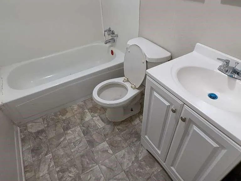 215 Blackshear St — Photo 9