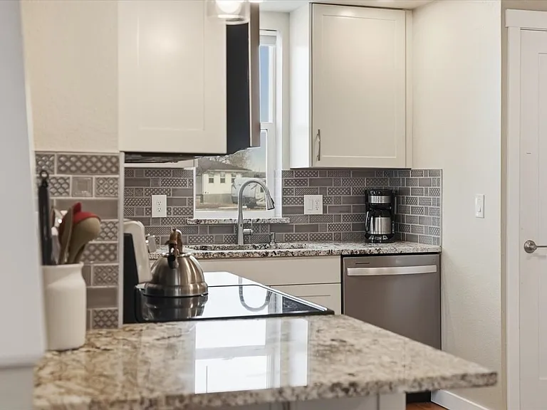 4004 Main St — Photo 12