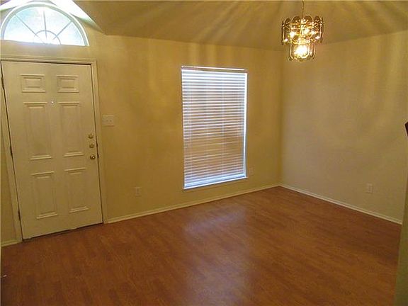 3rd image of 1008 Chelsea Dr