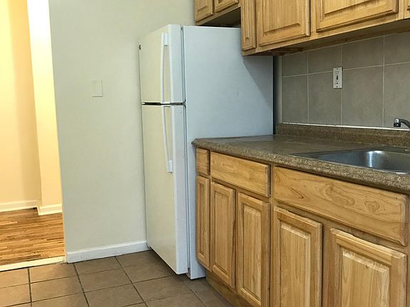 Opposite side of kitchen