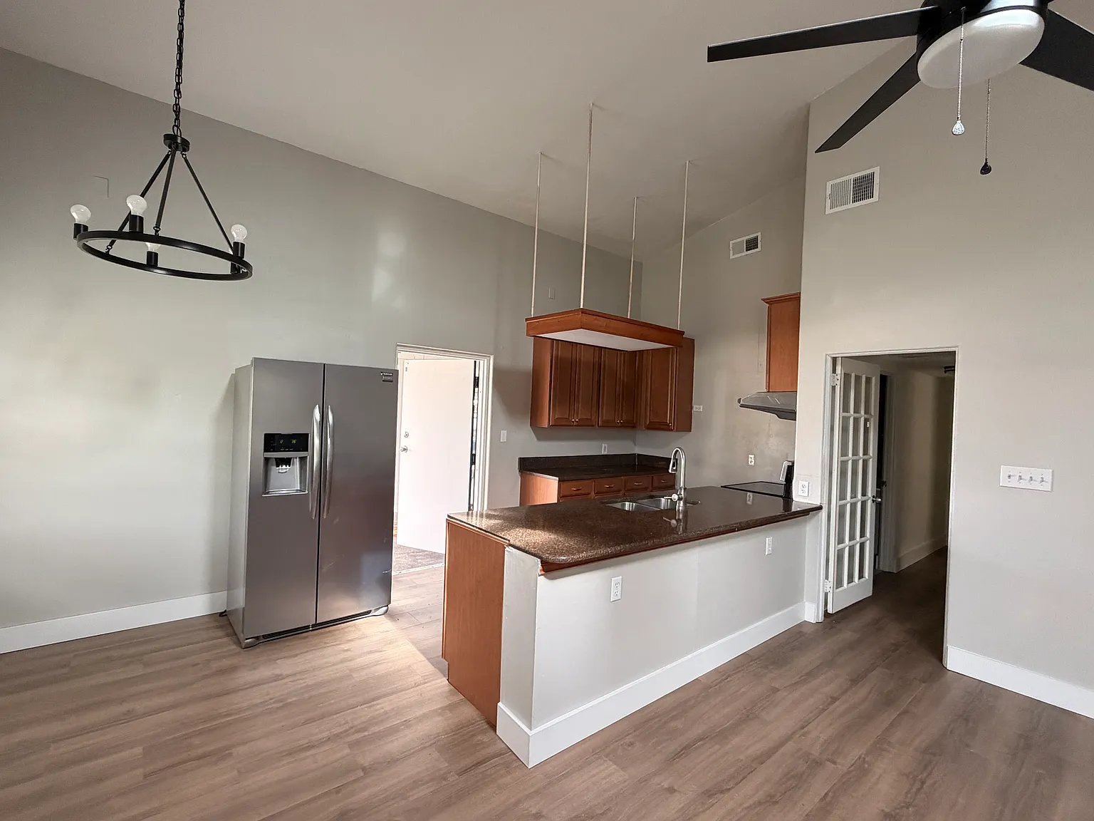 3 bed, 1375 sqft, $2,200 — Photo 2