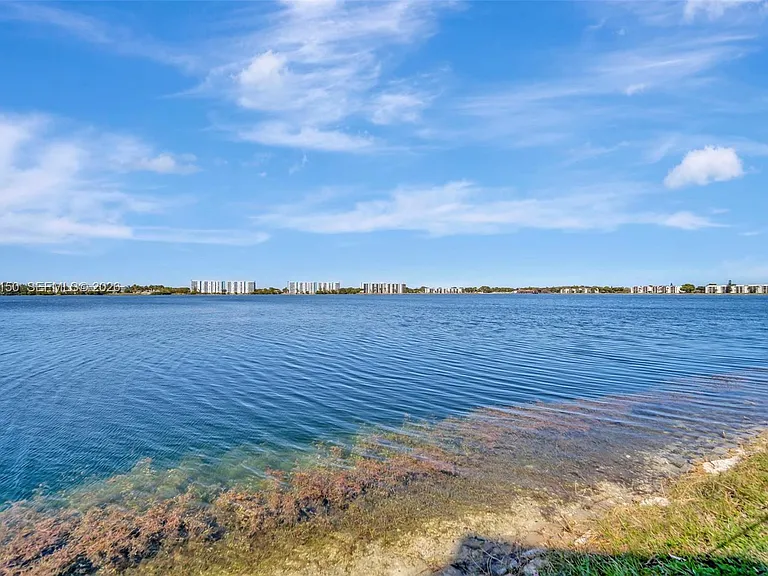 117 Lake Emerald Dr #408 — Photo 39
