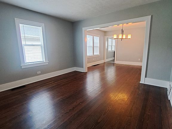 4th image of 402 E Fairview Ave