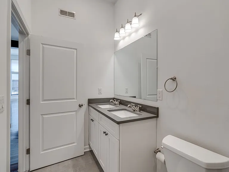 2737 Cambridge St — Photo 19