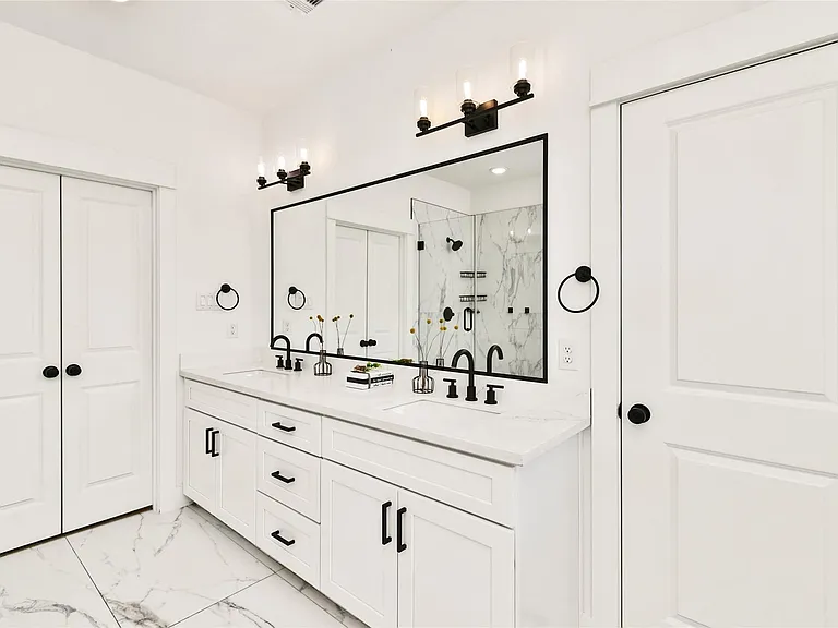 208 N York St #B — Photo 22