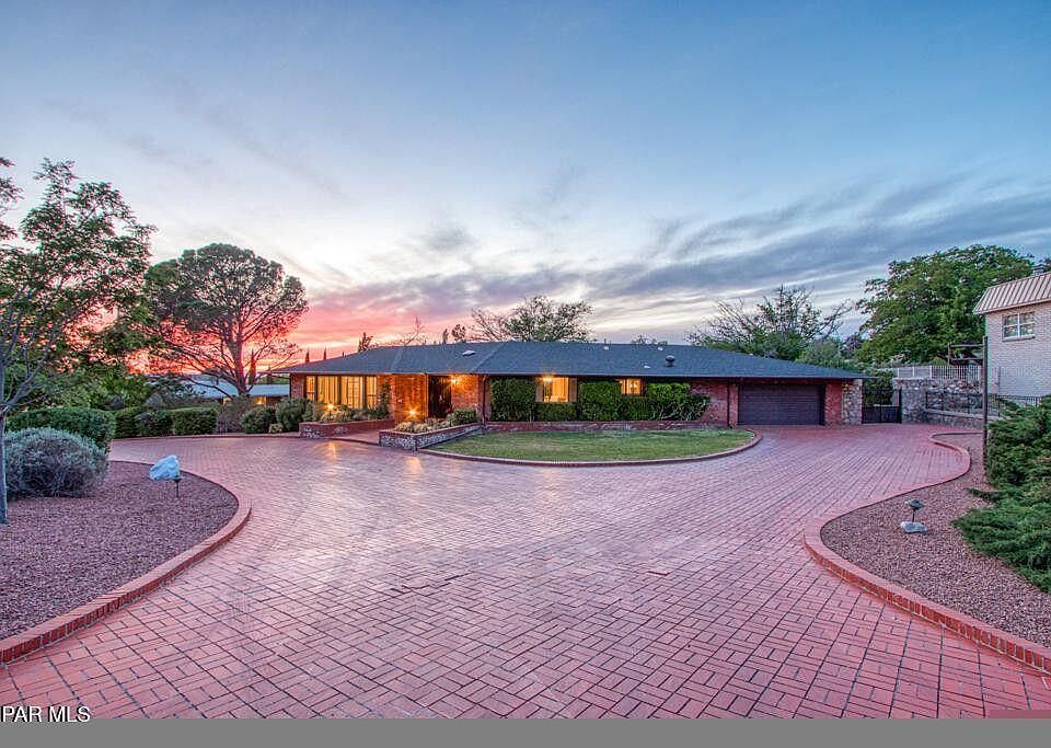 1st image of 901 Thunderbird Dr