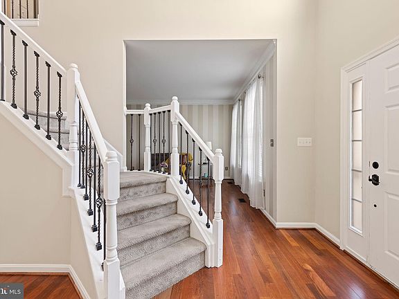 5th image of 209 Oak Valley Dr